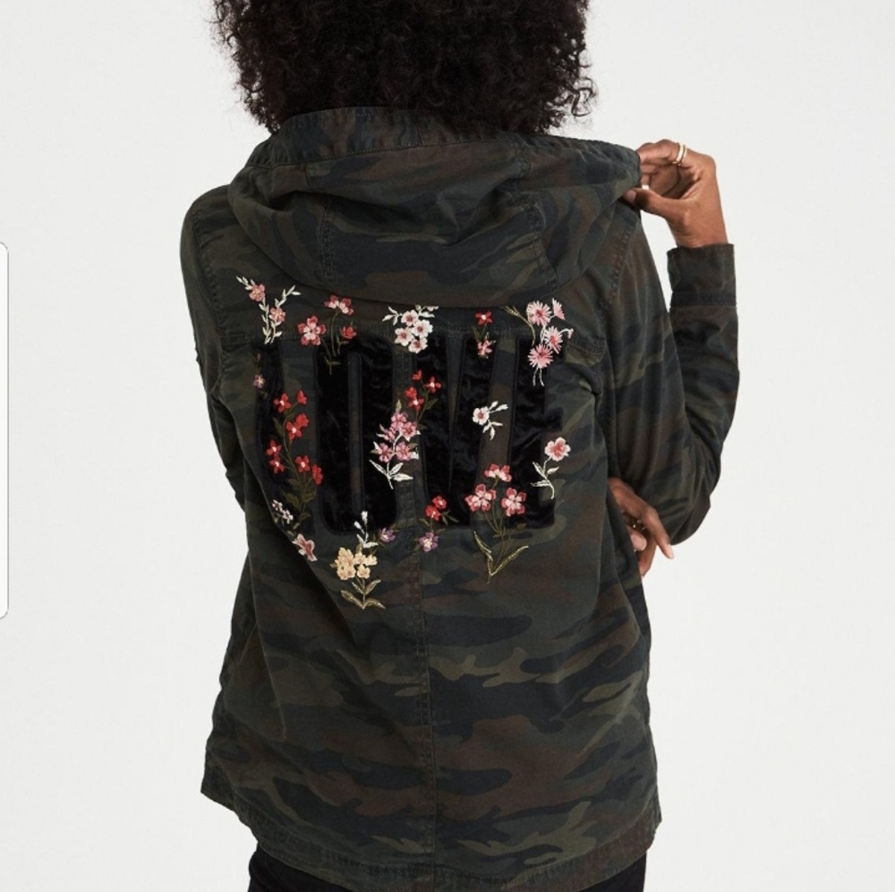 American Eagle embroidered camo jacket